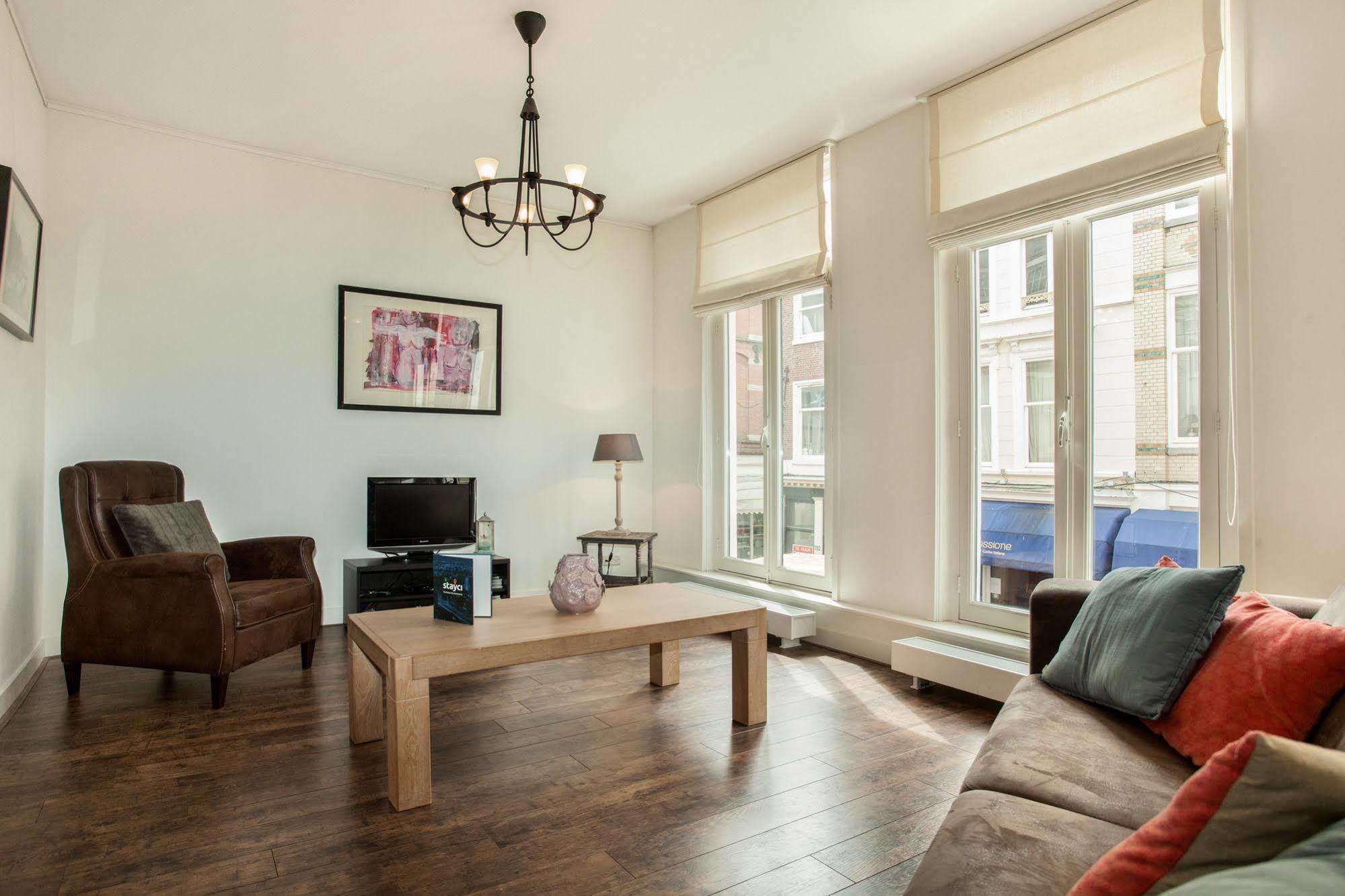 Stayci Serviced Apartments Noordeinde Haga Zewnętrze zdjęcie