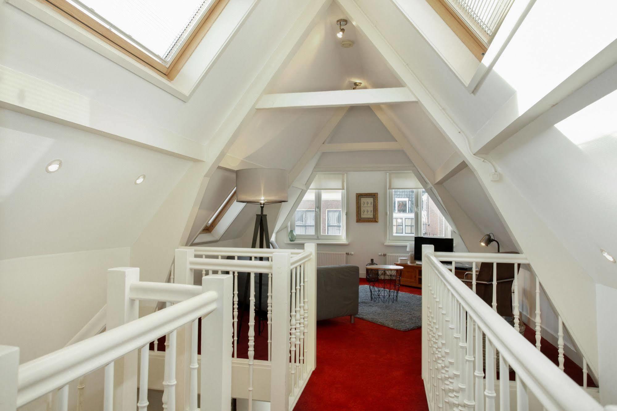 Stayci Serviced Apartments Noordeinde Haga Zewnętrze zdjęcie